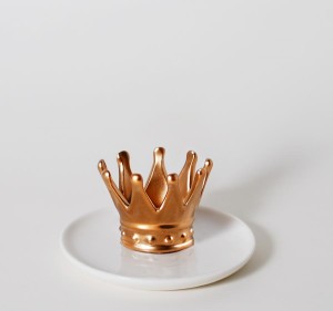 your-majesty-ring-holder_1